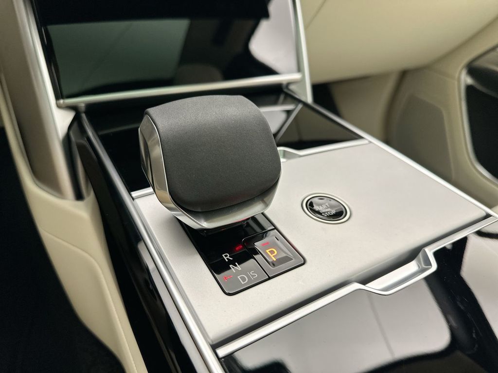 Thumbnail: 2026 Land Rover Range Rover - 12