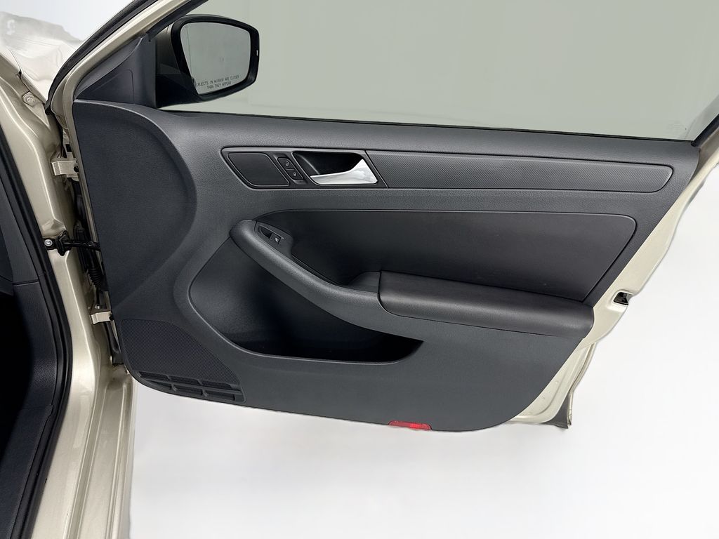 Thumbnail: 2014 Volkswagen Jetta - 20