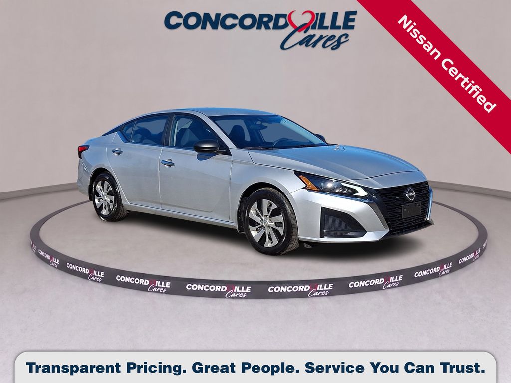 Brilliant Silver Metallic 2024 Nissan Altima Sedan Front-Wheel Drive Continuously Variable Transmission