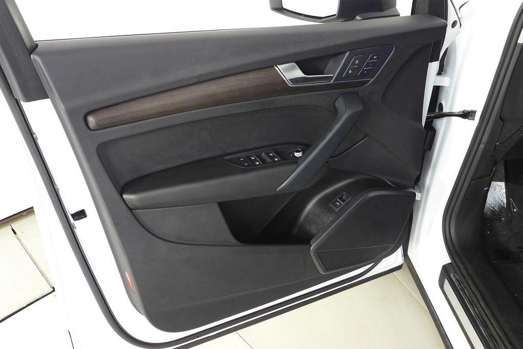 Thumbnail: 2023 Audi Q5 - 11