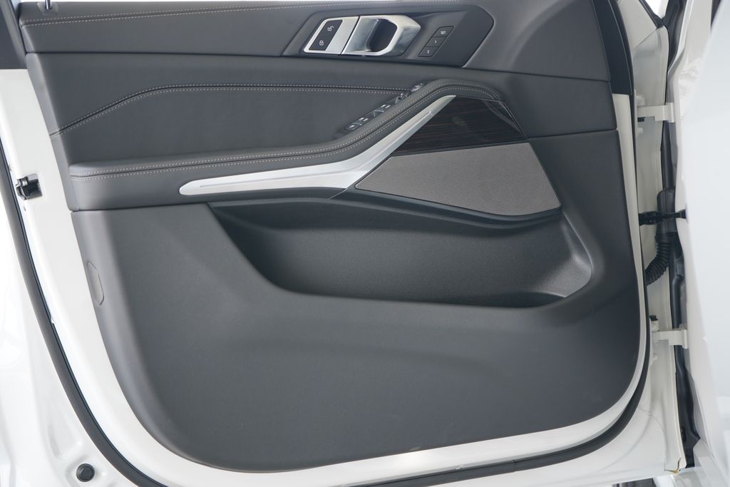 Thumbnail: 2026 BMW X5 - 9