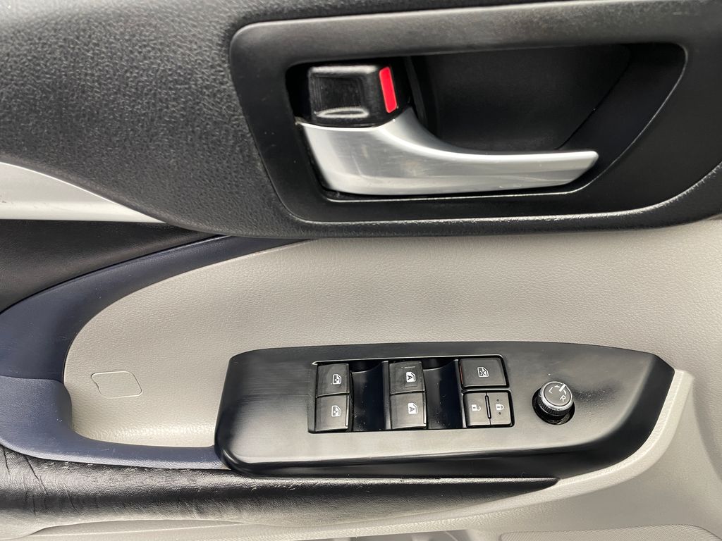 Thumbnail: 2019 Toyota Highlander - 10