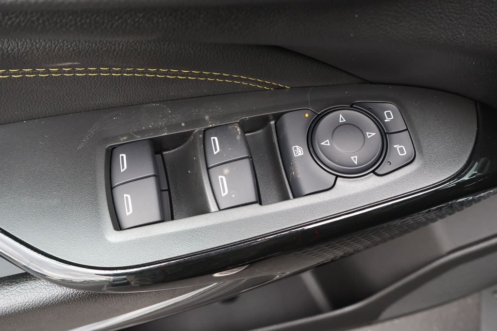 2025 Chevrolet Trax LT 16