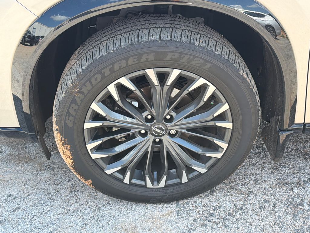 Used 2024 Gold Nissan Platinum image 10