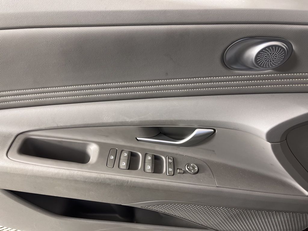 Thumbnail: 2025 Hyundai Elantra - 25