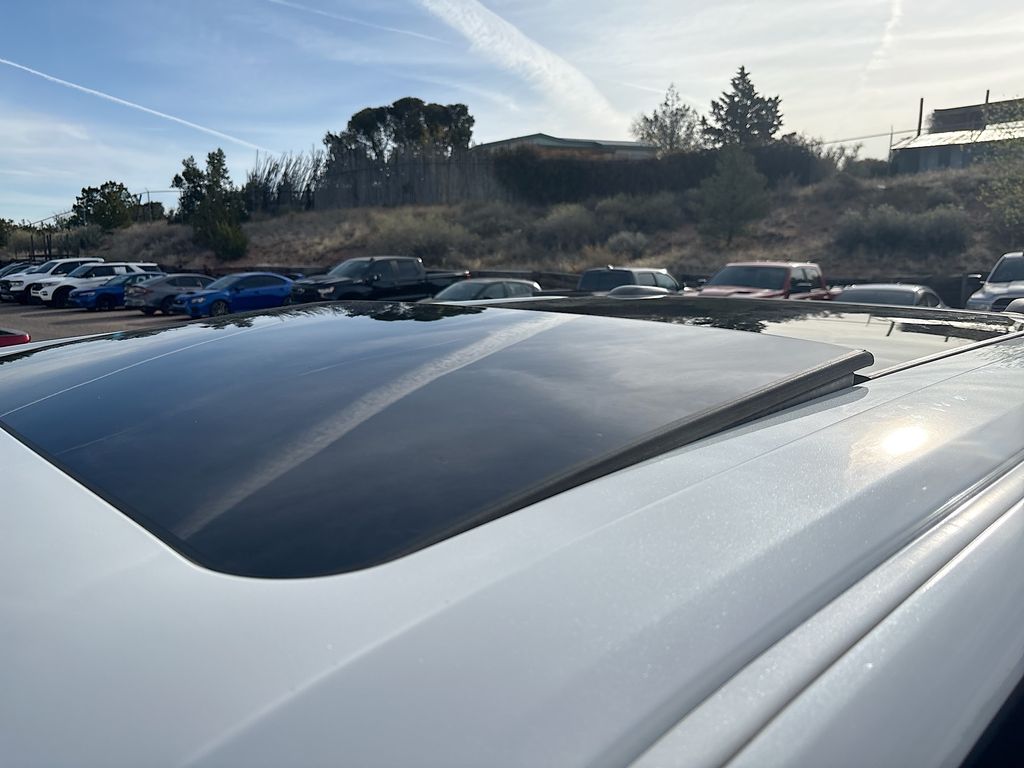 Used 2024 White Ford Lariat image 23