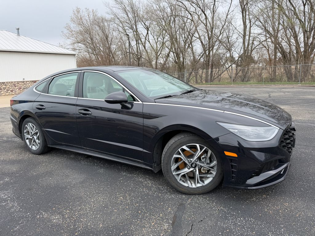 View vehicle photo 4