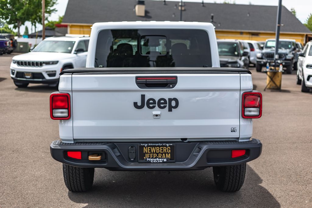 2026 Jeep Gladiator 85th Anniversary Edition thumbnail 10