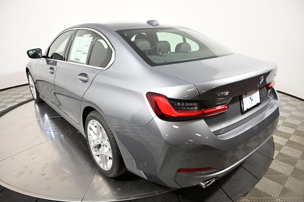 Thumbnail: 2025 BMW 3 Series - 3