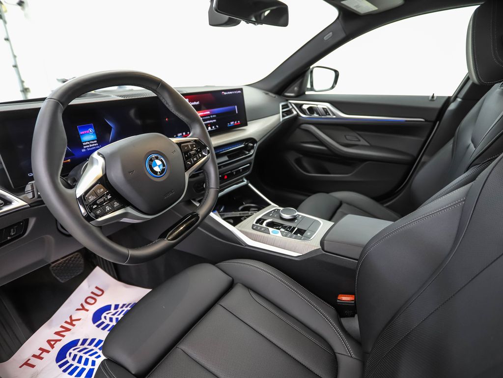 Thumbnail: 2025 BMW i4 - 10