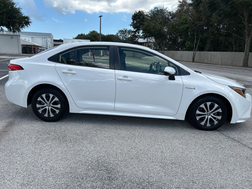2020 Toyota Corolla Hybrid LE photo 2