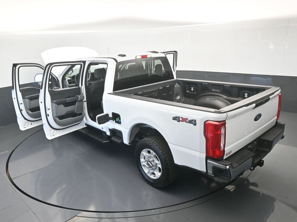 Used 2025 Oxford White Ford XLT image 70