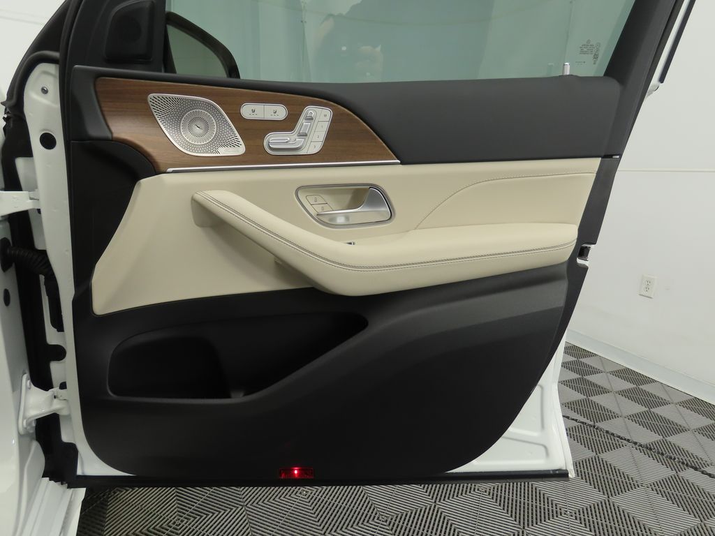 Thumbnail: 2026 Mercedes-Benz GLE - 24