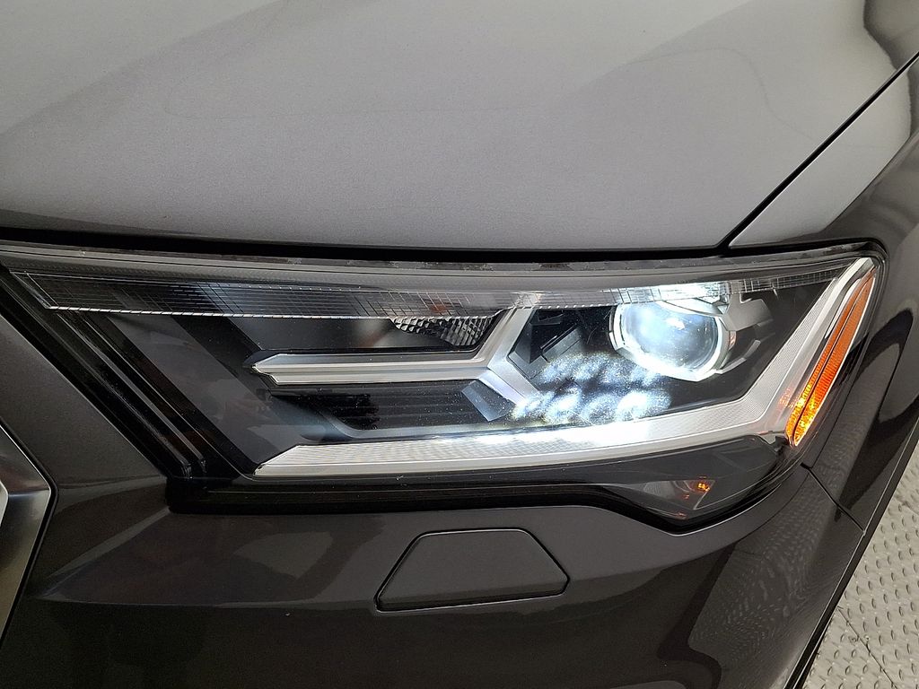 Thumbnail: 2020 Audi Q7 - 9