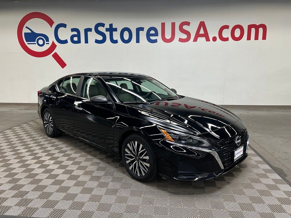Super Black 2025 Nissan Altima 2.5 SV FWD Sedan Front-Wheel Drive Continuously Variable Transmission