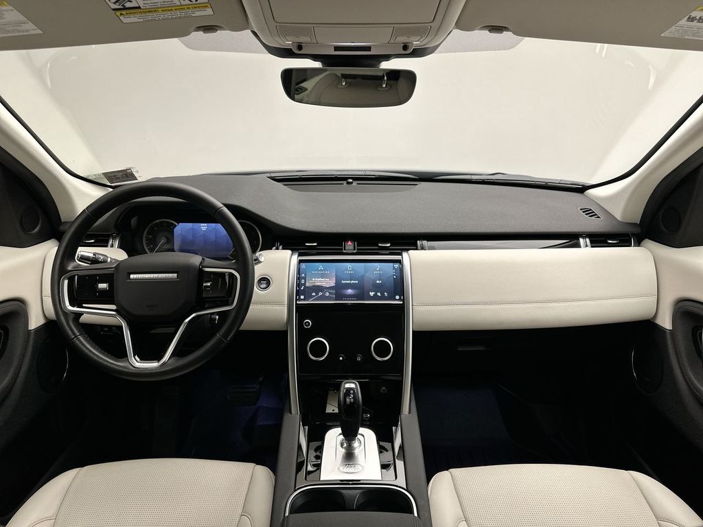 Thumbnail: 2022 Land Rover Discovery Sport - 8