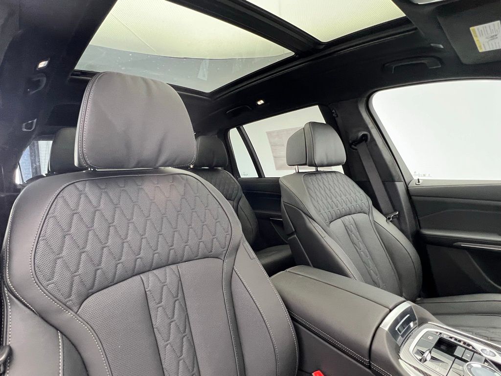 Thumbnail: 2026 BMW X7 - 7