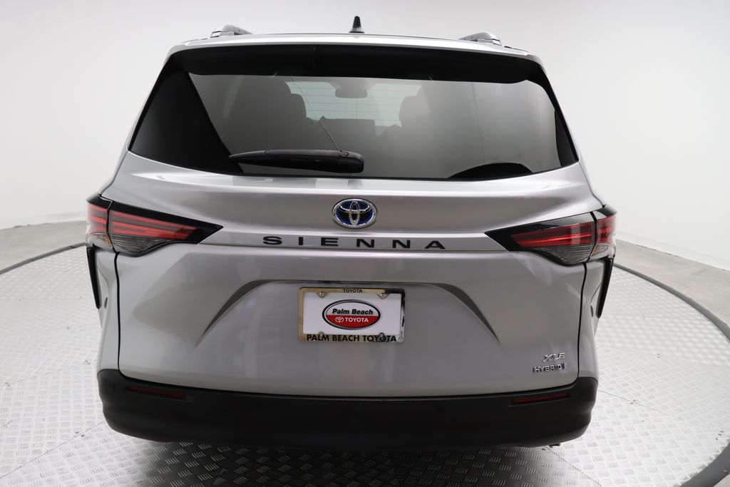 2021 Toyota Sienna XLE 10