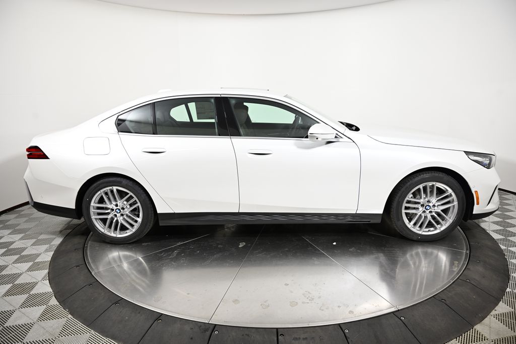 Thumbnail: 2025 BMW 5 Series - 6