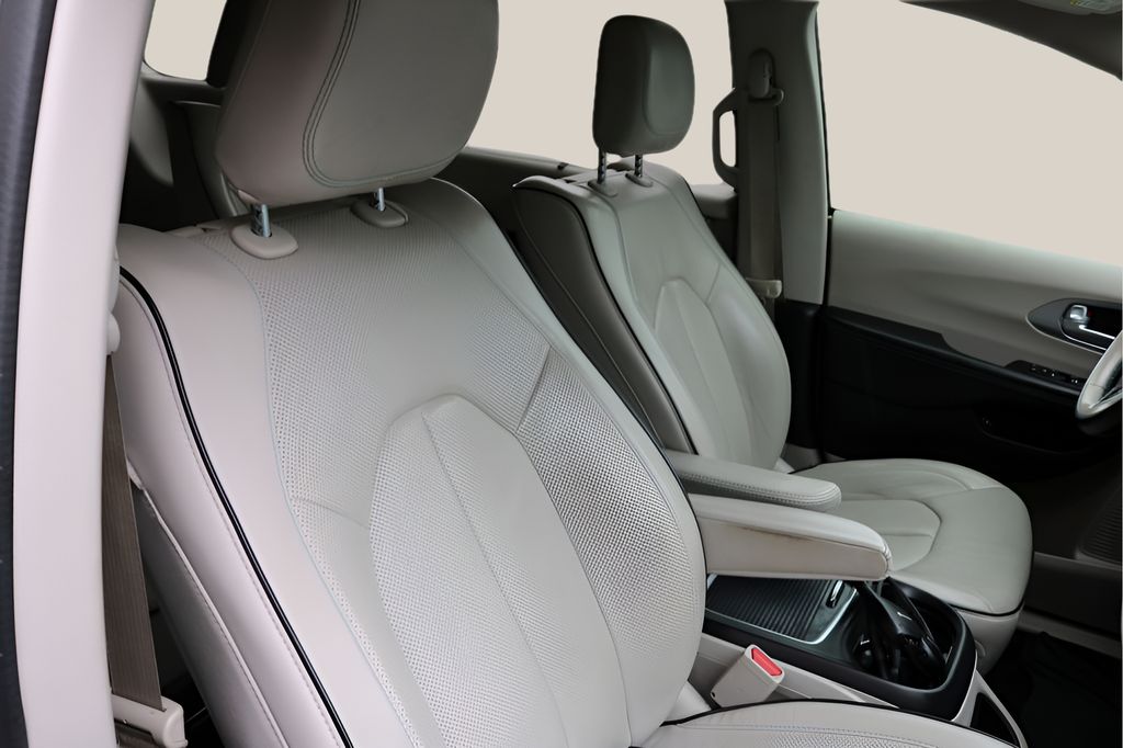 Used Car 2018 Chrysler Pacifica Hybrid  Limited For Sale Under $20,000 In Austin, Texas