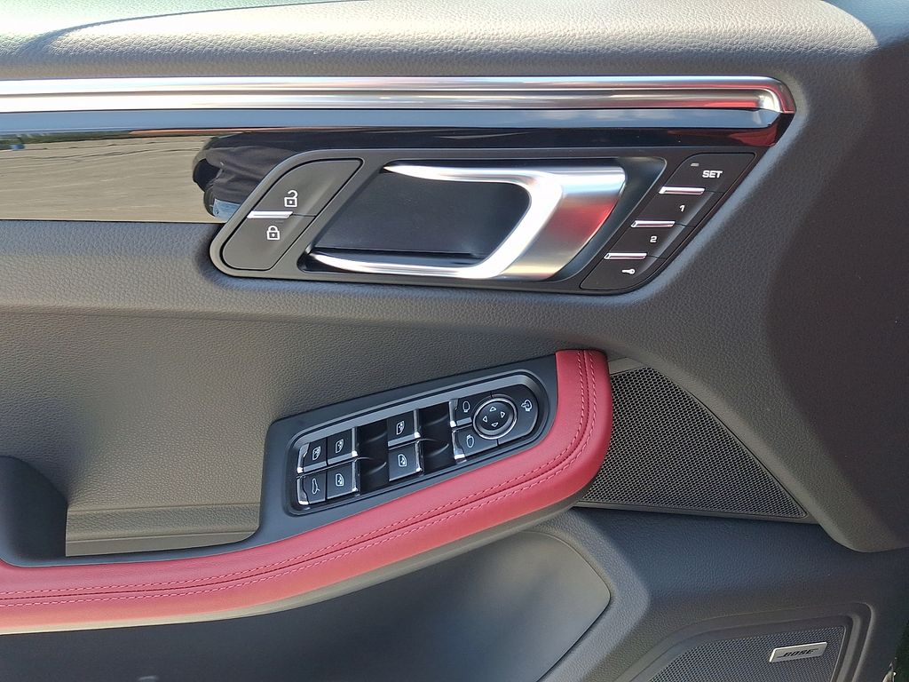 Thumbnail: 2026 Porsche Macan - 14