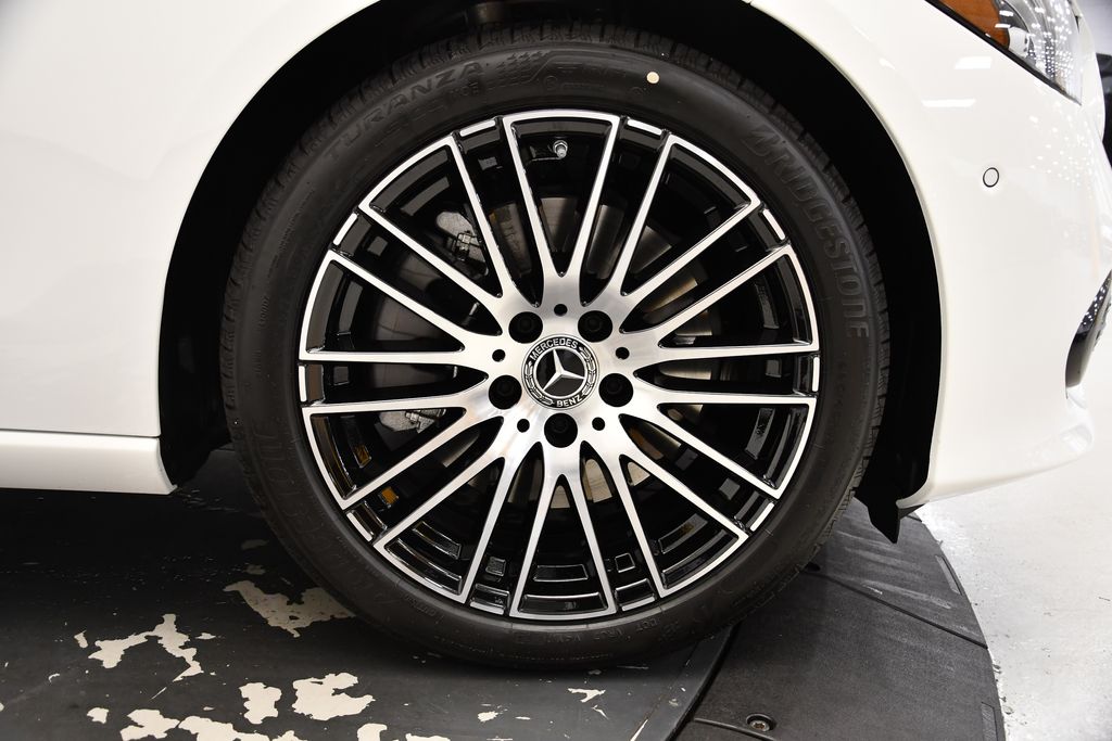 Thumbnail: 2025 Mercedes-Benz C-Class - 16