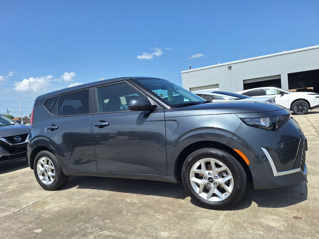Used 2025 Gray Kia LX image 3