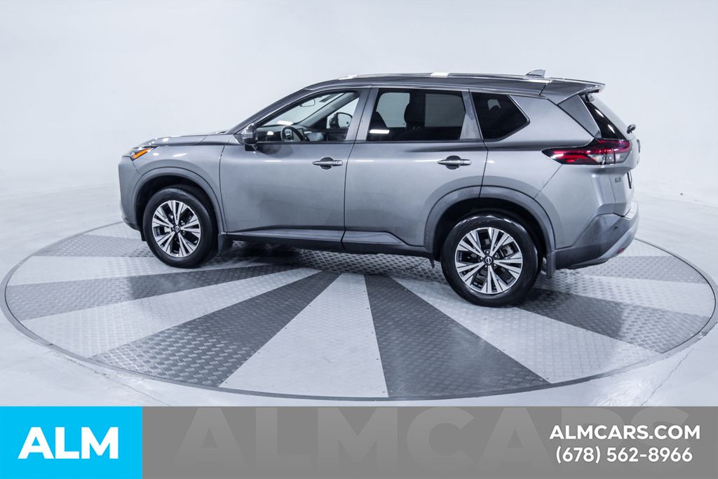 Used 2022 Gray Nissan SV image 5