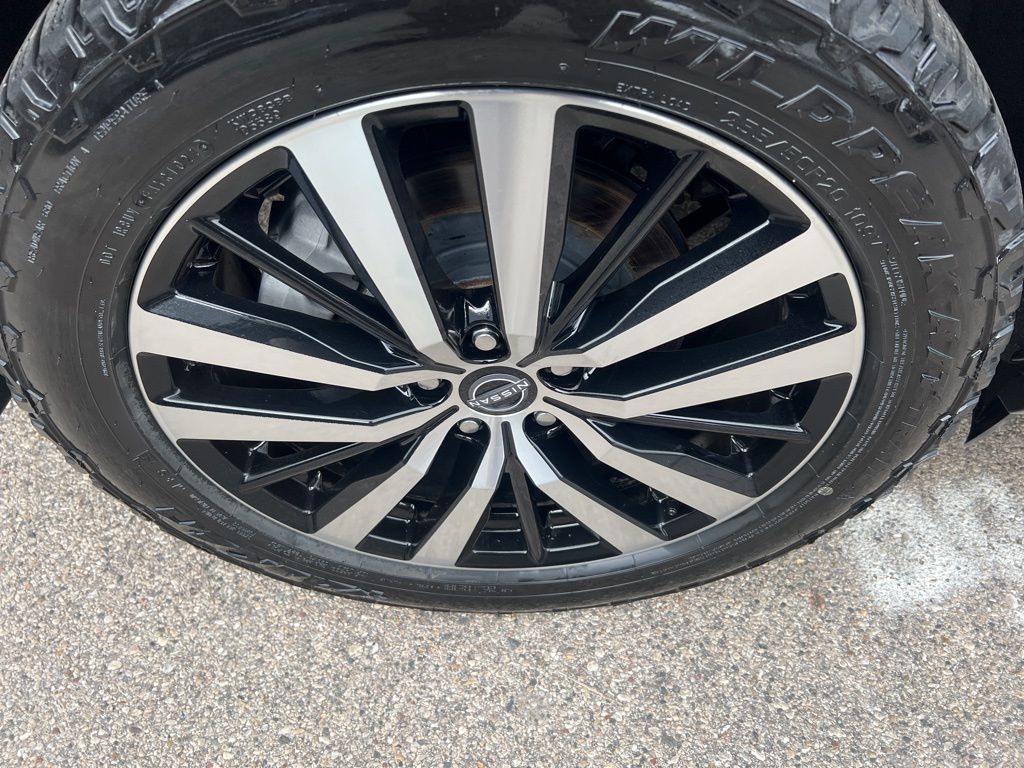 2023 Nissan Pathfinder Platinum photo
