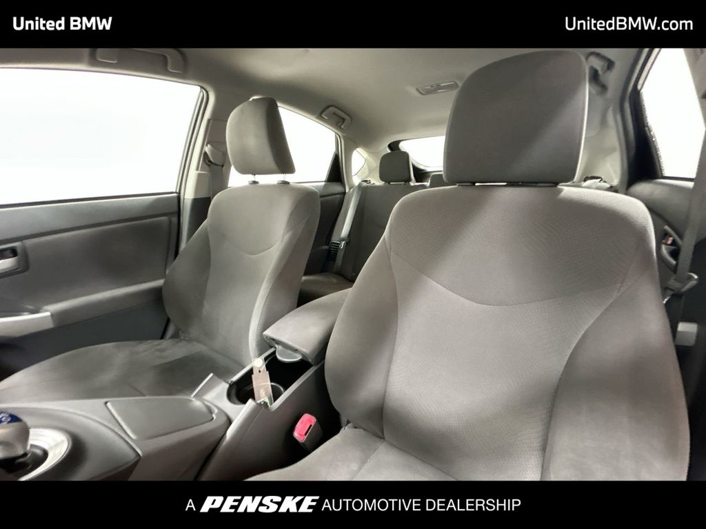 2011 Toyota Prius  13