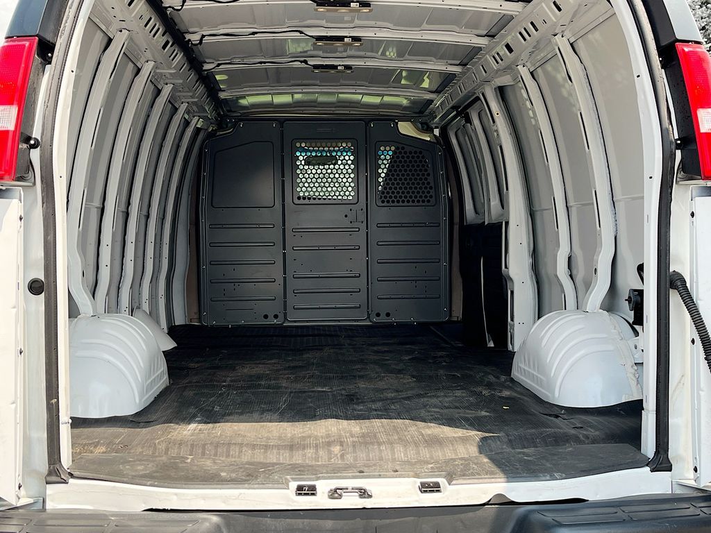 Used 2023 White GMC Work Van image 21