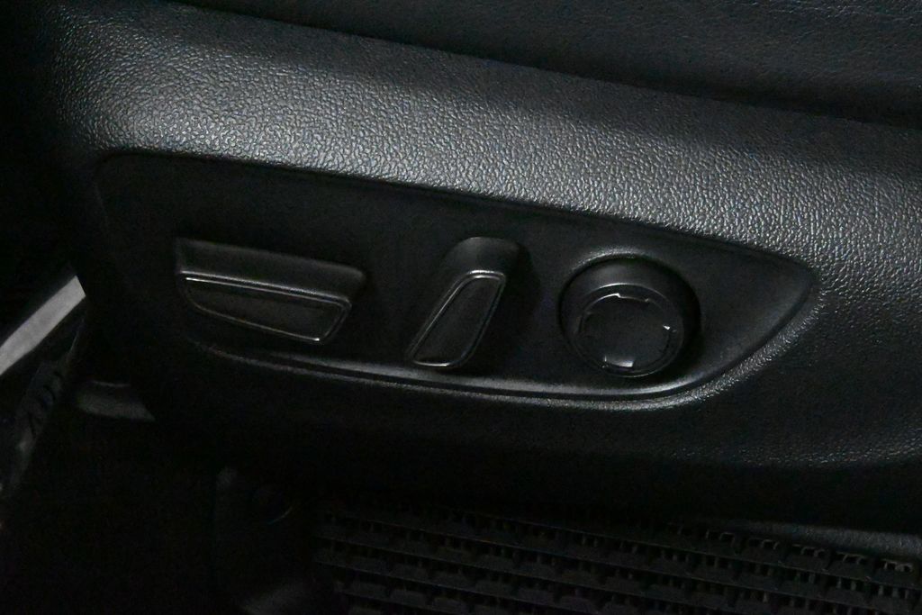 Thumbnail: 2021 Toyota Sienna - 28