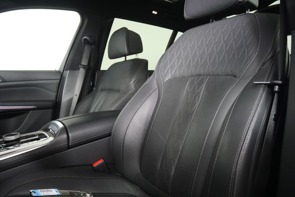 Thumbnail: 2023 BMW X7 - 11