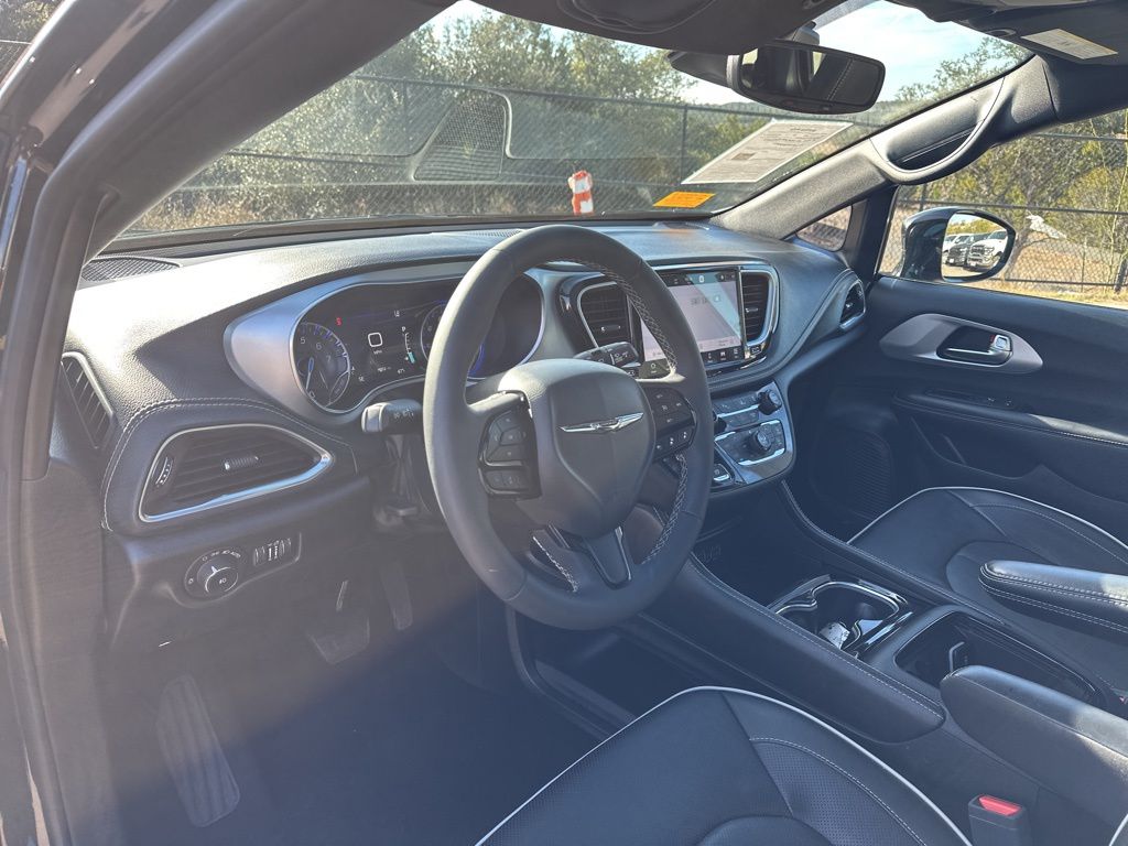 Used Car 2025 Chrysler Pacifica  Limited For Sale Under $40,000 In Austin, Texas