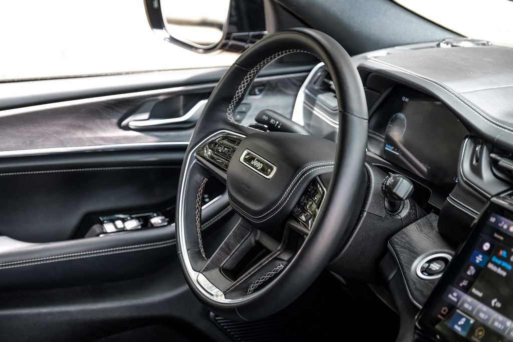 used 2022 Jeep Grand Cherokee car, priced at $31,834