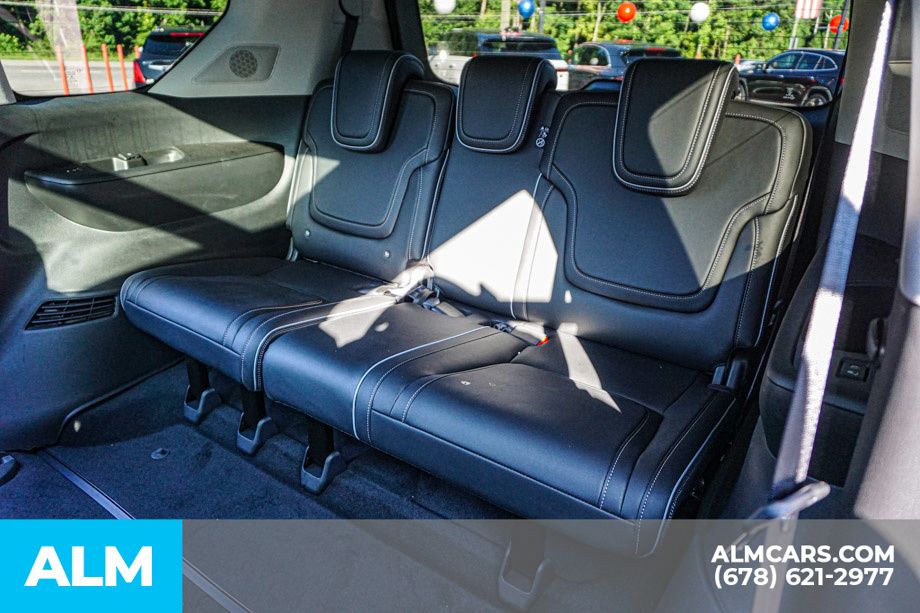 Used 2025 Black INFINITI LUXE image 22