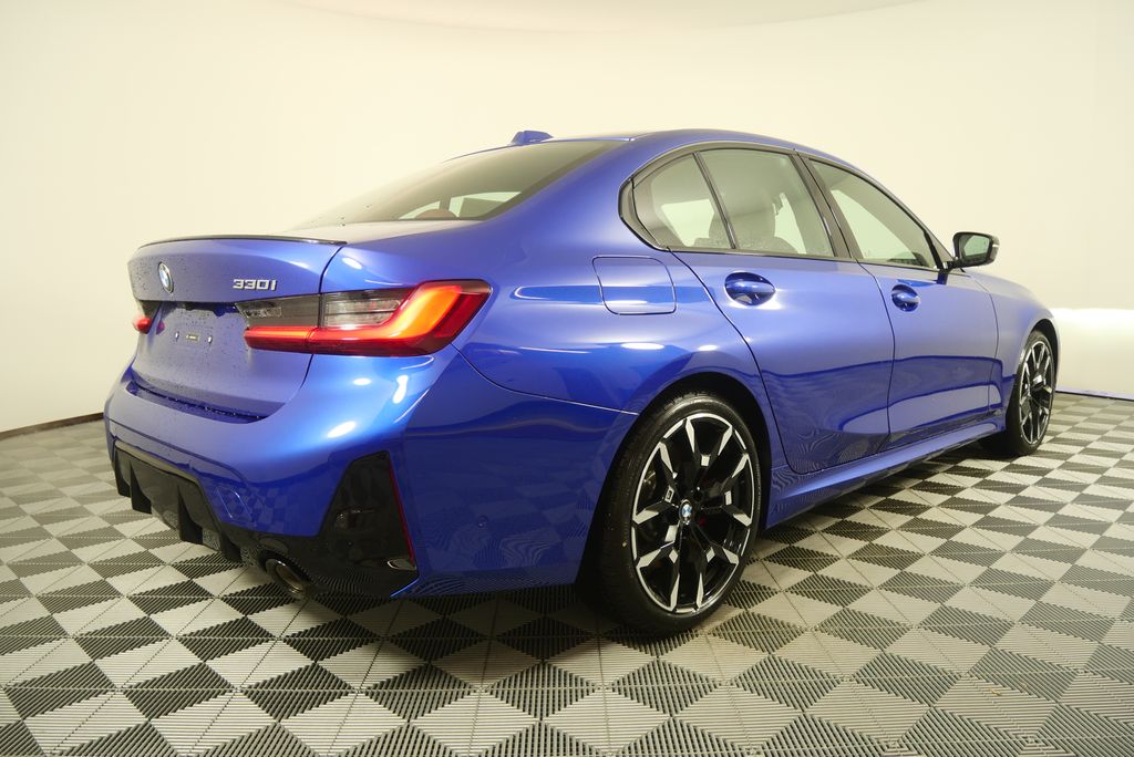 Thumbnail: 2026 BMW 3 Series - 3