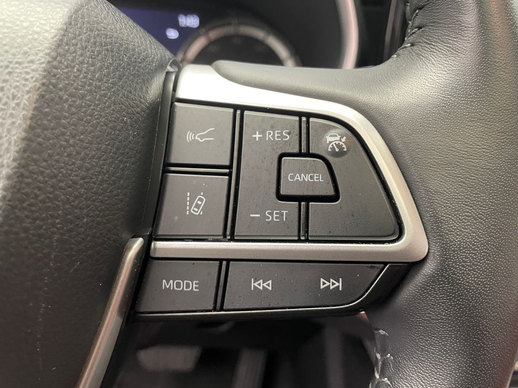 2024 Toyota Highlander XSE 32