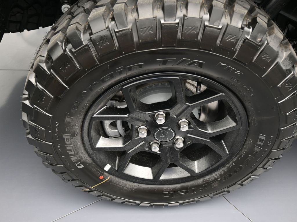 Used 2025 Black Clearcoat Jeep High Tide image 40