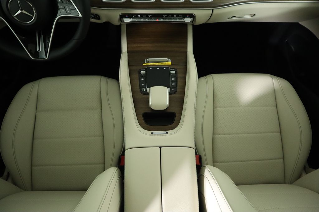 Thumbnail: 2025 Mercedes-Benz GLE - 17