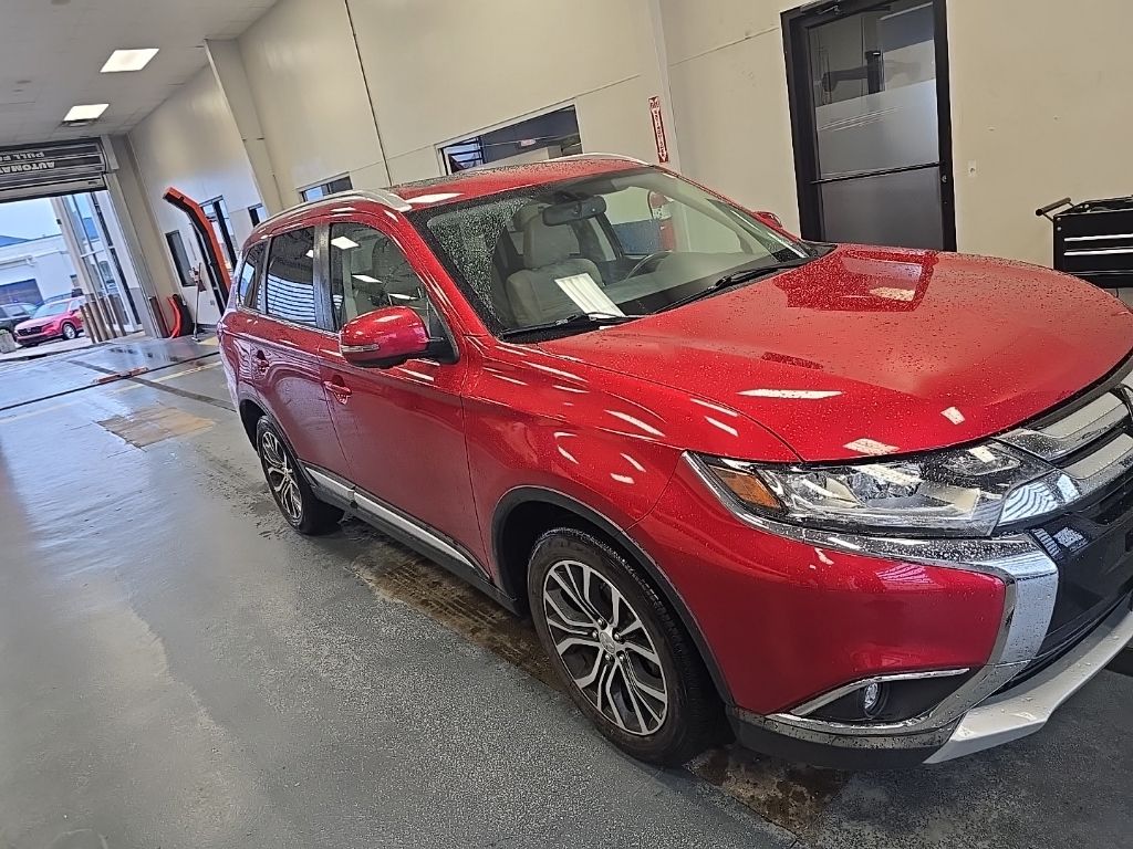 Rally Red Metallic 2018 Mitsubishi Outlander SUV / Crossover Front-Wheel Drive Continuously Variable Transmission