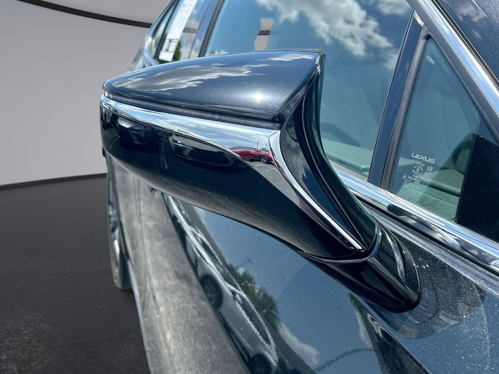 Thumbnail: 2024 Lexus UX - 26