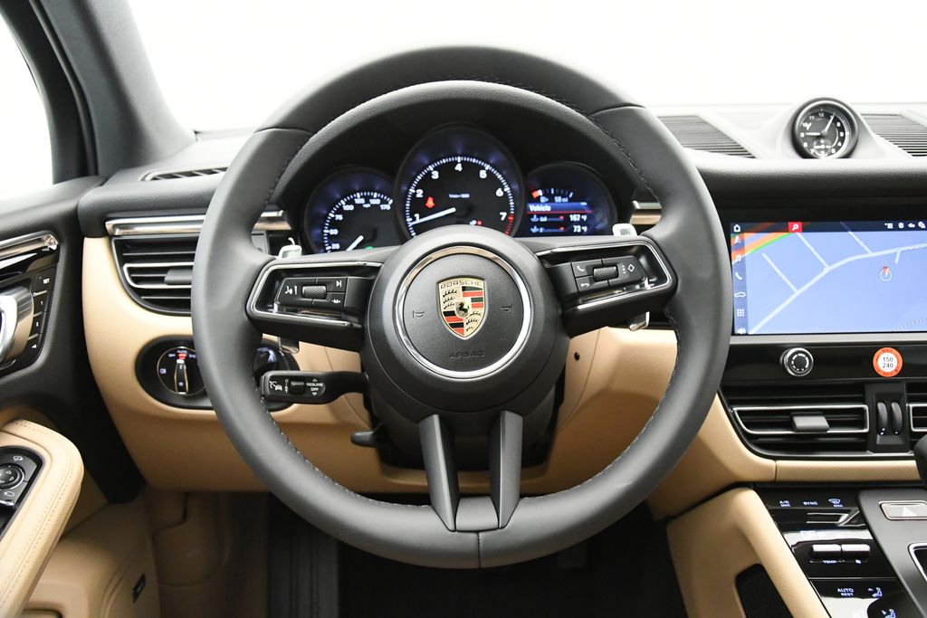 Thumbnail: 2025 Porsche Macan - 20