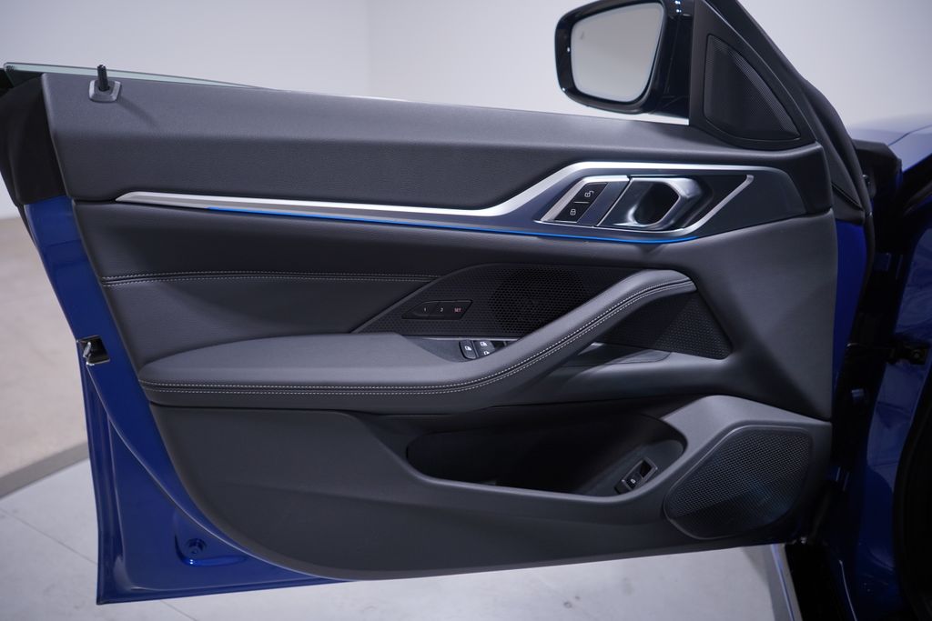 Thumbnail: 2025 BMW i4 - 10