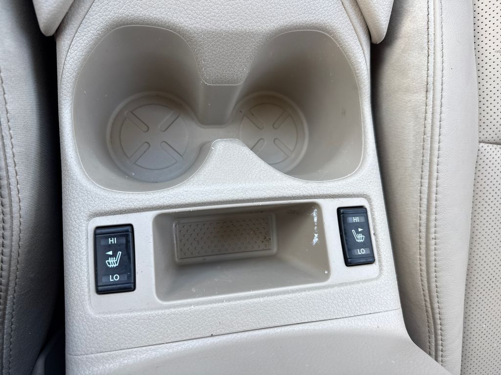 Used 2014 White Nissan SL image 27