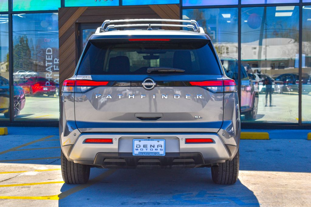 2023 Nissan Pathfinder SL - 11