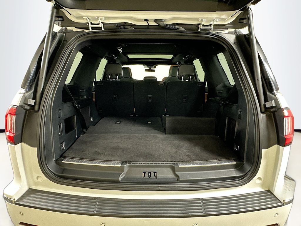 Thumbnail: 2020 Lincoln Navigator - 29