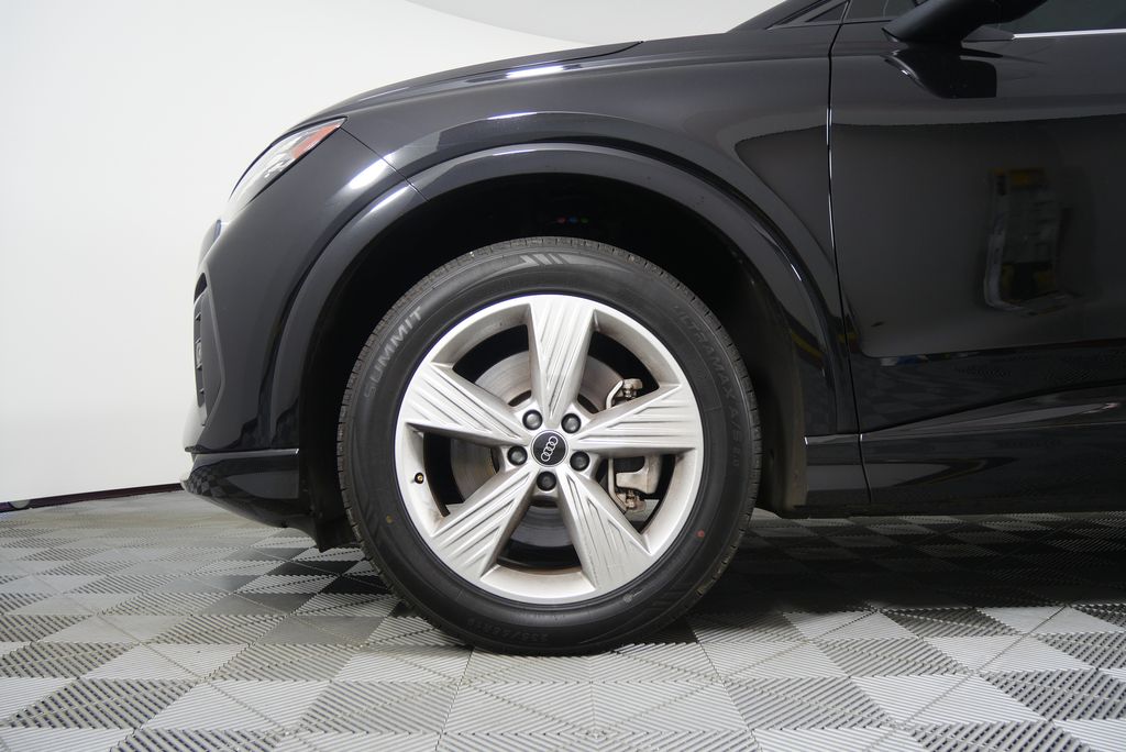 Thumbnail: 2022 Audi Q4 e-tron - 7