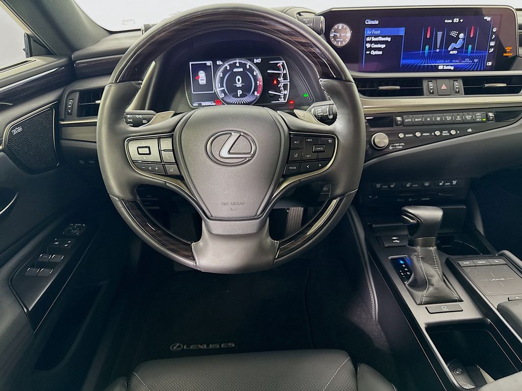 Thumbnail: 2021 Lexus ES - 23