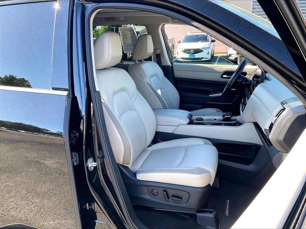 2023 Nissan Pathfinder — photo 11